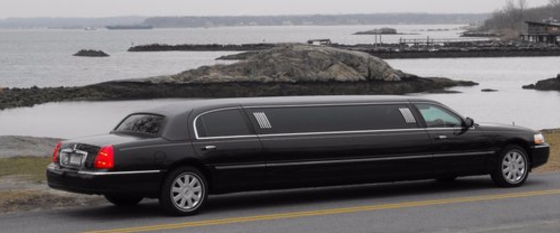 Stretch Limousines for a Grand Entrance in Seattle