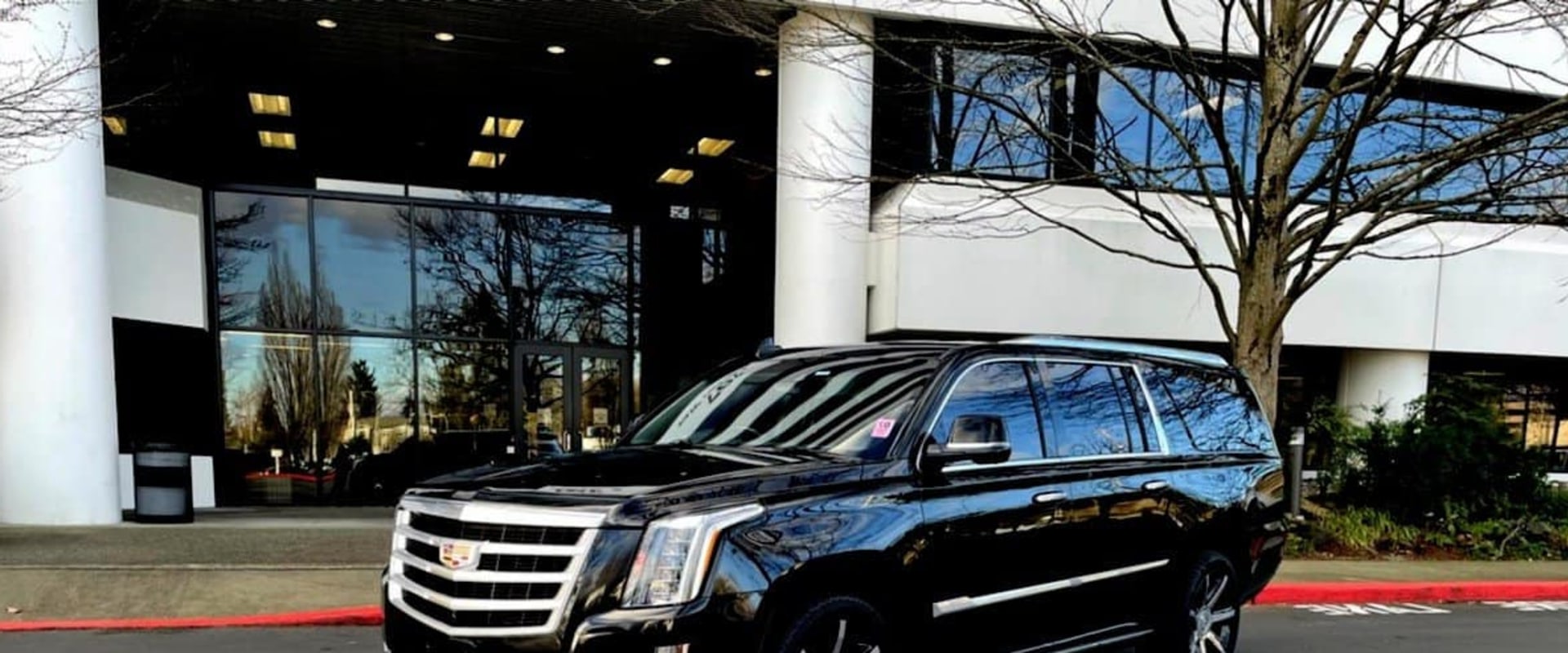 Relax and Work During Your Commute: The Benefits of Using a Town Car Service in Seattle